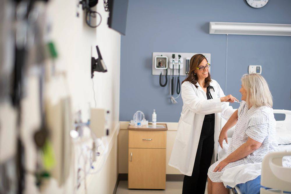 GVSU Doctor of Nursing Practice student treating a patient in a simulation lab.